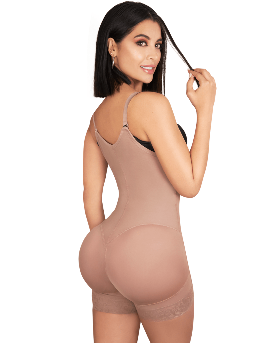 Body con pantalones cortos y espalda descubierta de Jackie London Copia